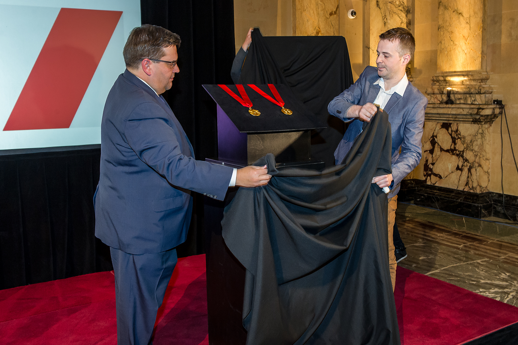 Mayor of  Montréal Denis Coderre and Industrial designer Jacques Desbiens unveiling the Ordre de Montréal medal, on May 17, 2016