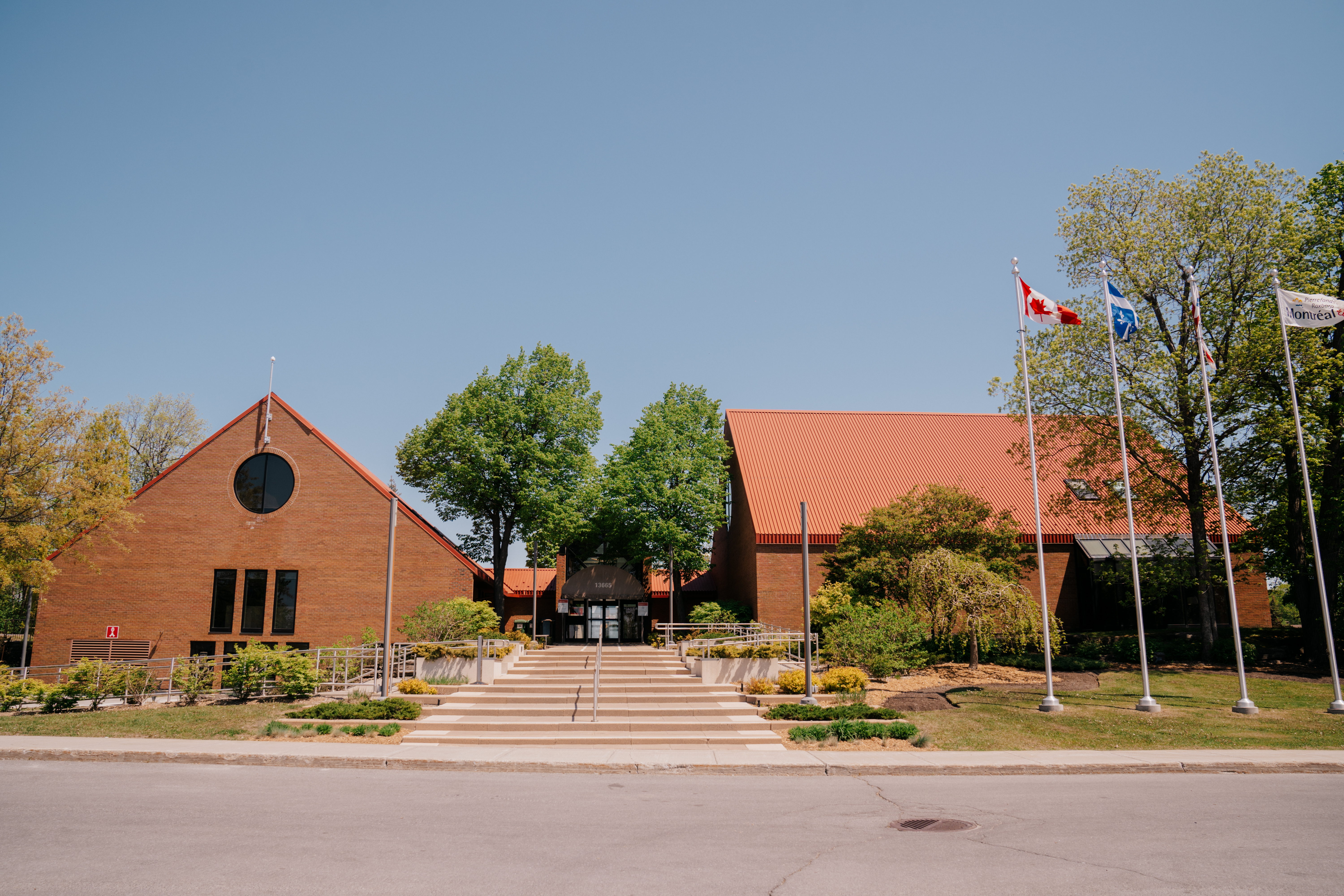 Pierrefonds-Roxboro borough hall