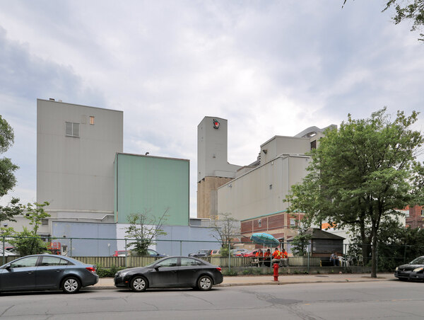 Robin Hood Multifood Saint-Lawrence Flour Mills, 2110, rue Notre-Dame Ouest (Sud-Ouest)