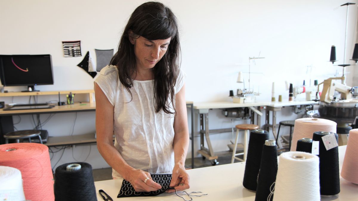 Lysanne Latulippe knitting