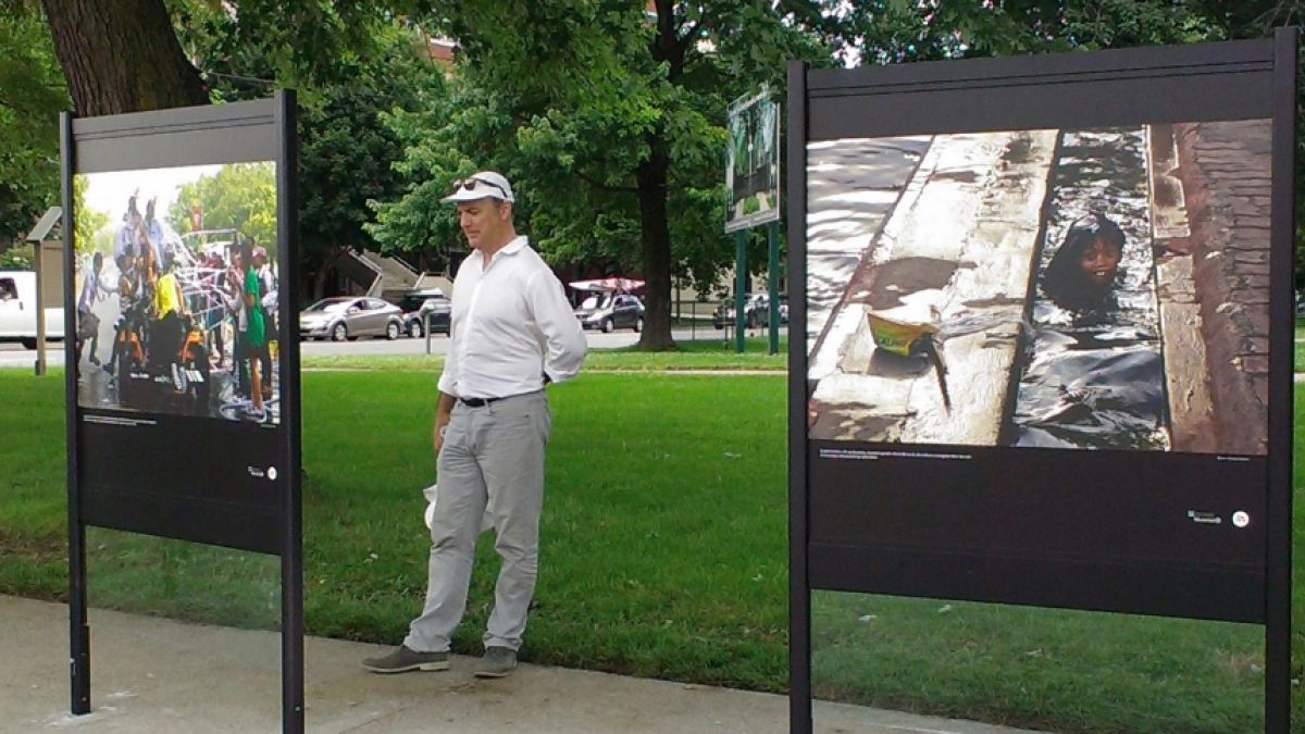 Photo exhibition frame, Montreal, 2013