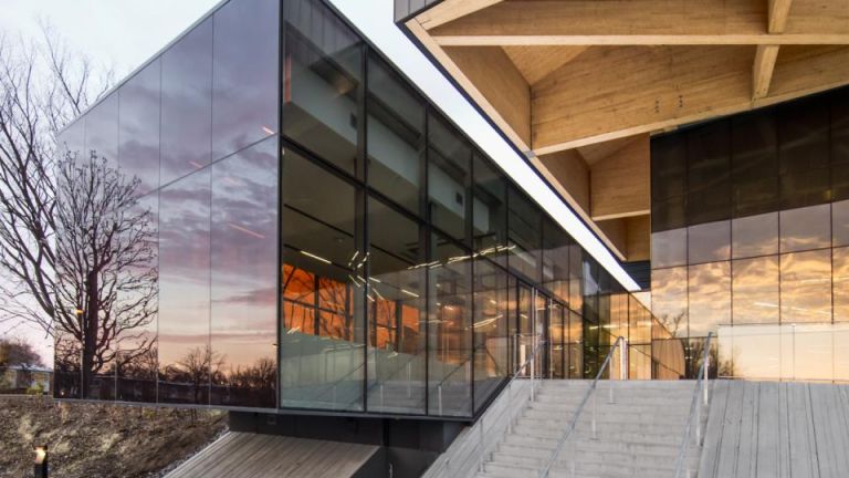 Stade de soccer au complexe environnemental Saint-Michel