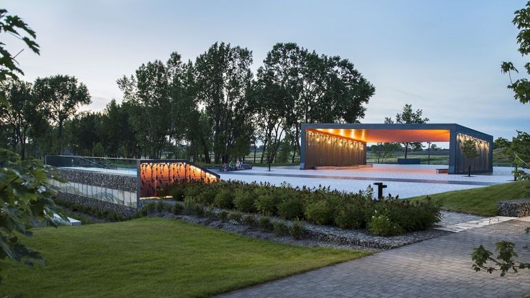 Forecourt, Frédéric-Back Park, 2017