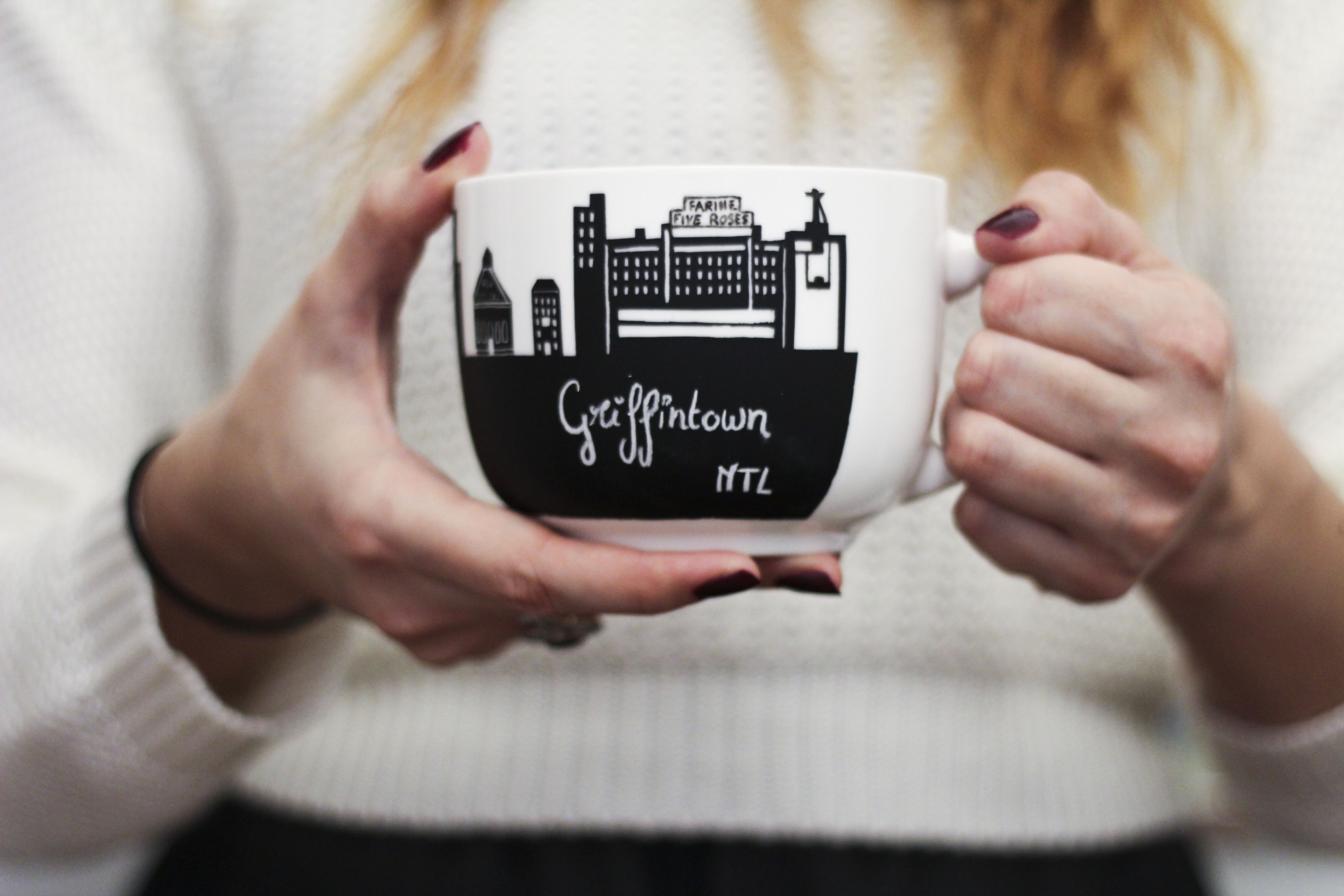 Cara - Griffintown mug, Alice in Montréal