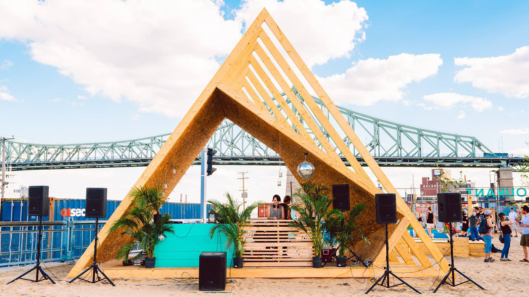 Le gazebo f(ê)te, Village au Pied-du-Courant, Montréal, 2016