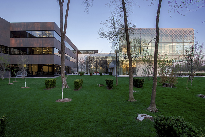 Head Office and National Distribution Centre, Chaussures Browns, Montréal, 2014