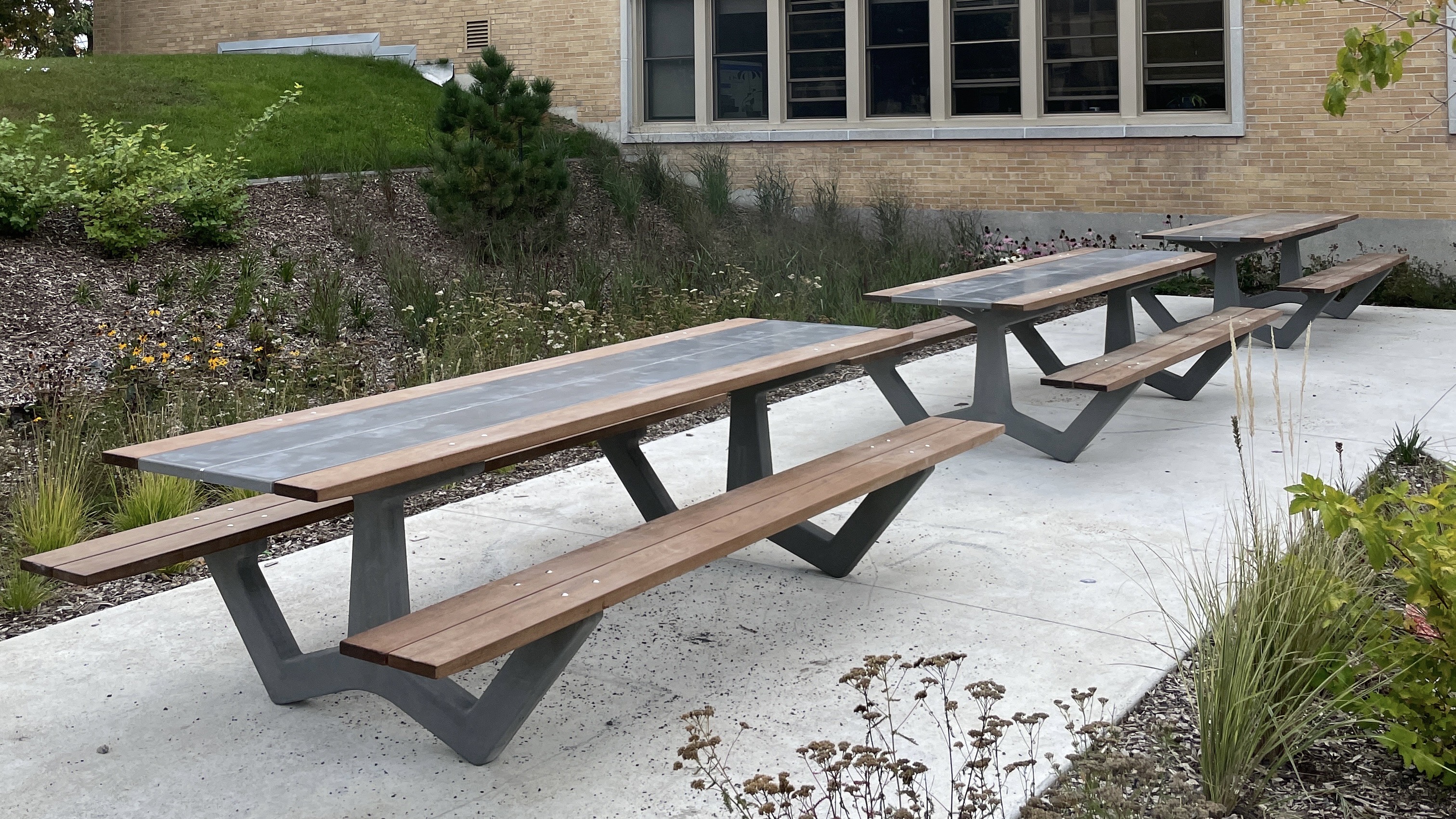 La Tablée, Model 108, Ductal® Urban Furniture