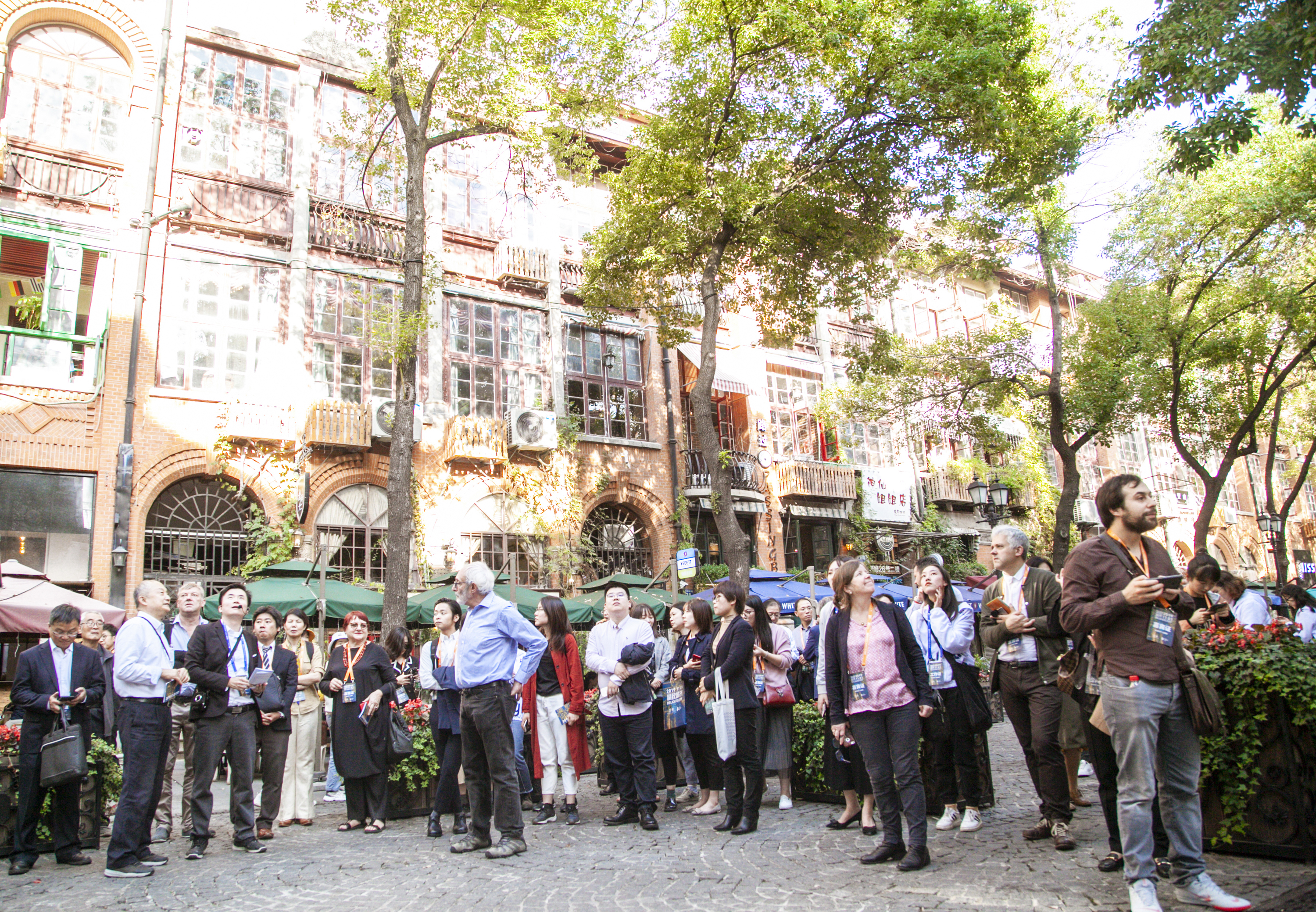 A historian gives a guided tour of Lihuangpi Road and adjacent streets