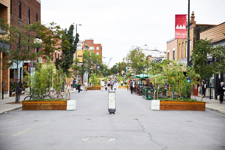Pedestrianization of Avenue du Mont-Royal, Montréal, 2021
