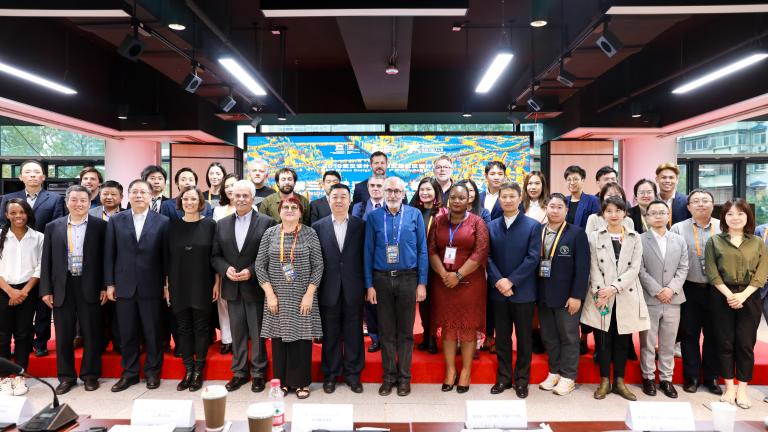 Délégués et observateurs de la 3e table ronde des villes créatives à Wuhan